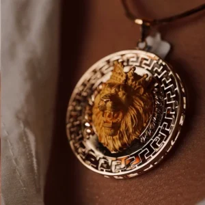 پلاک لیون ورساچه طلا