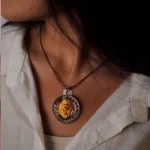 پلاک لیون ورساچه