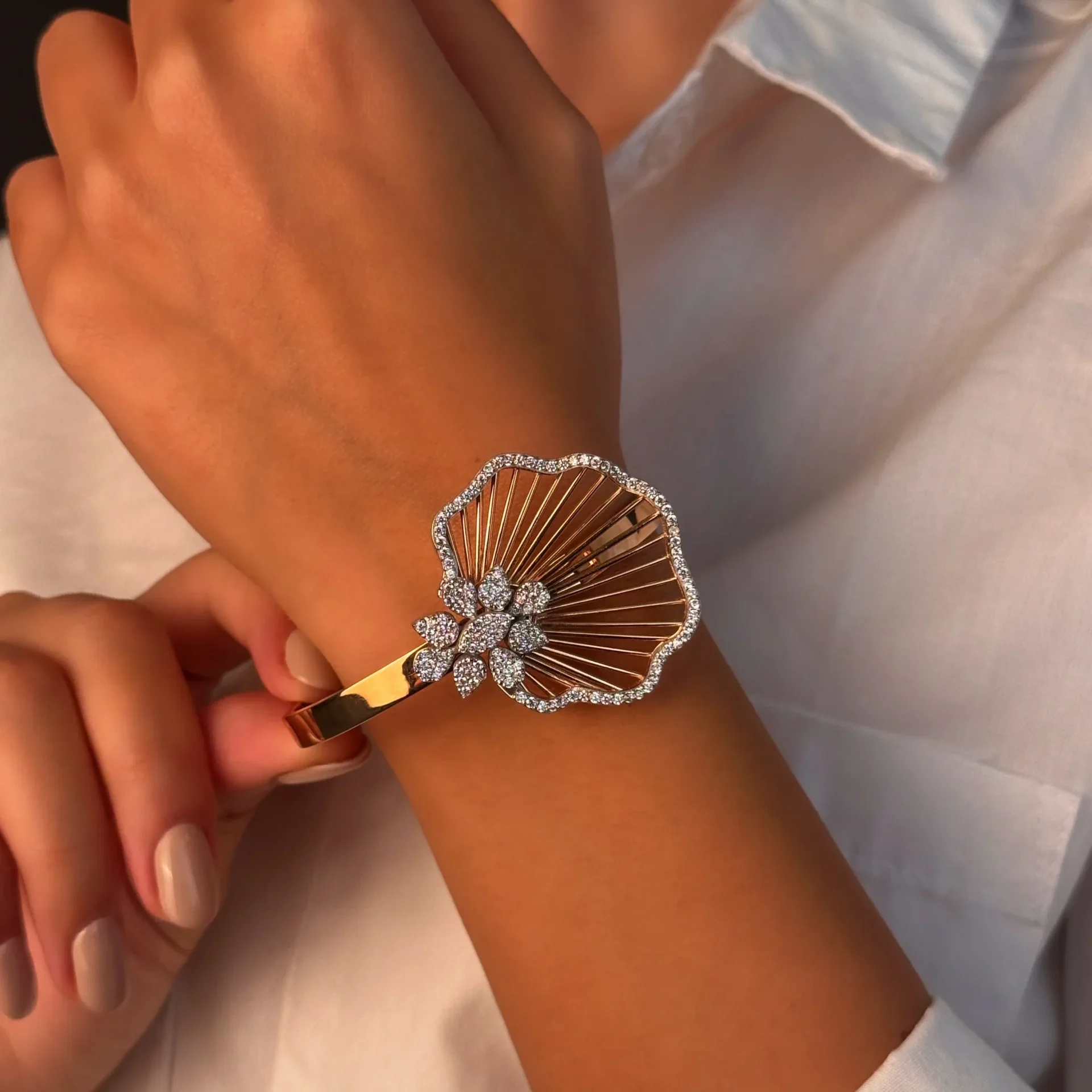 1761719110396 دستنبد نیلوفر آبی