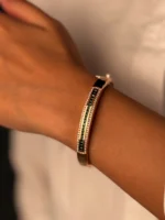 دستبند پائون در